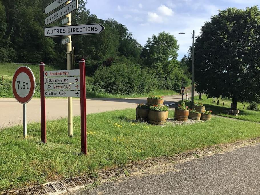Le Vigneron Au Coeur Des Vignes A Proximite Des Lacs Et Cascades Lits Faits A L'arrivee Apartment Passenans